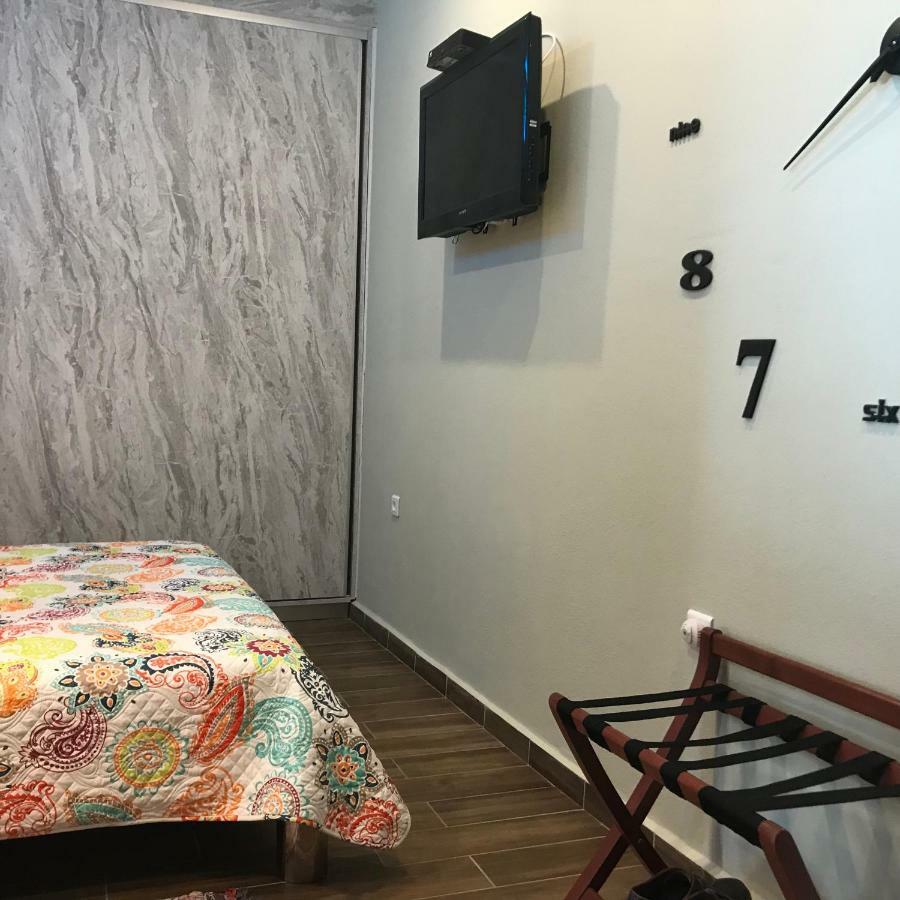 Guest House Gabriela Keratea ภายนอก รูปภาพ