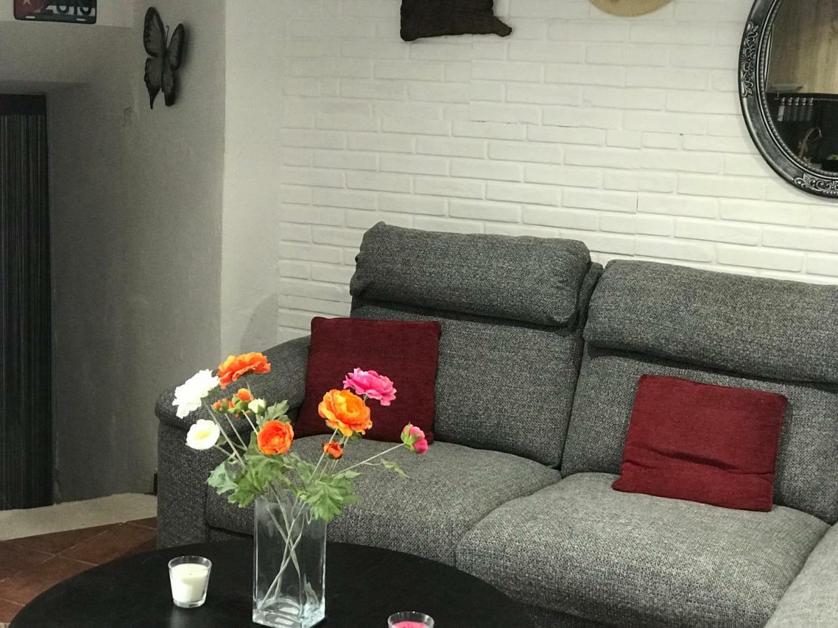 Guest House Gabriela Keratea ภายนอก รูปภาพ